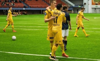 德甲铁壁迎奥超狂徒！弗赖堡主场生死战：定位球破局，残阵客军难续命